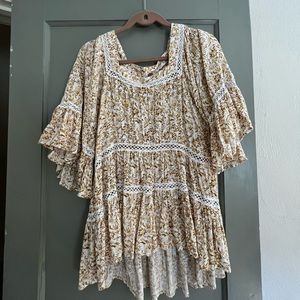 Free people tunic flowy top. Gently worn. Size xs